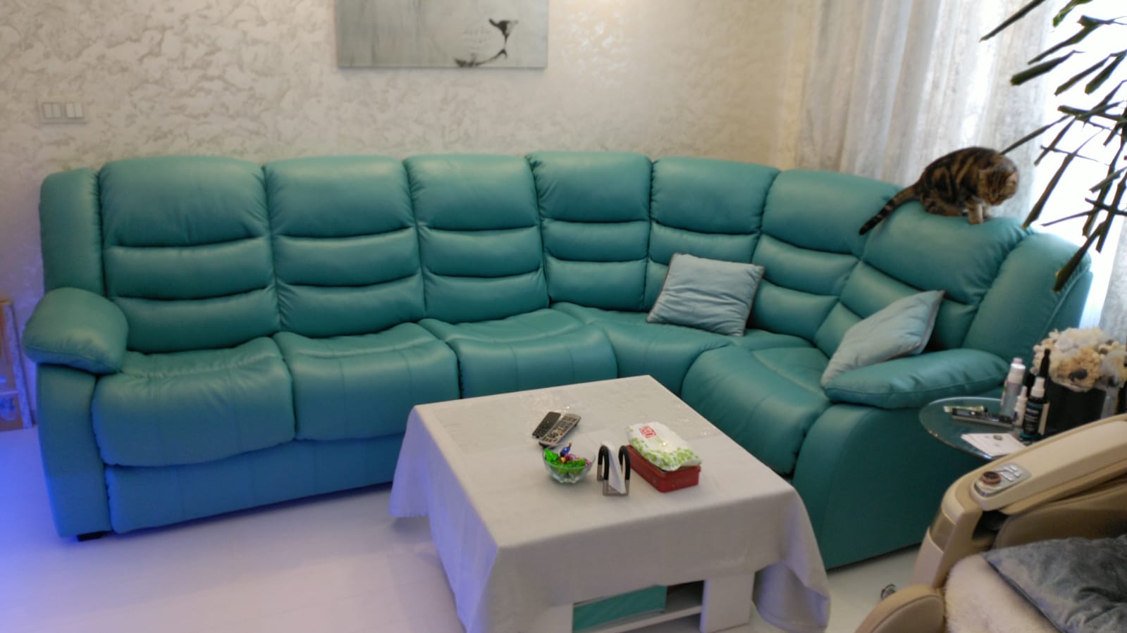 Перетяжка дивана на дому. Сенгилей